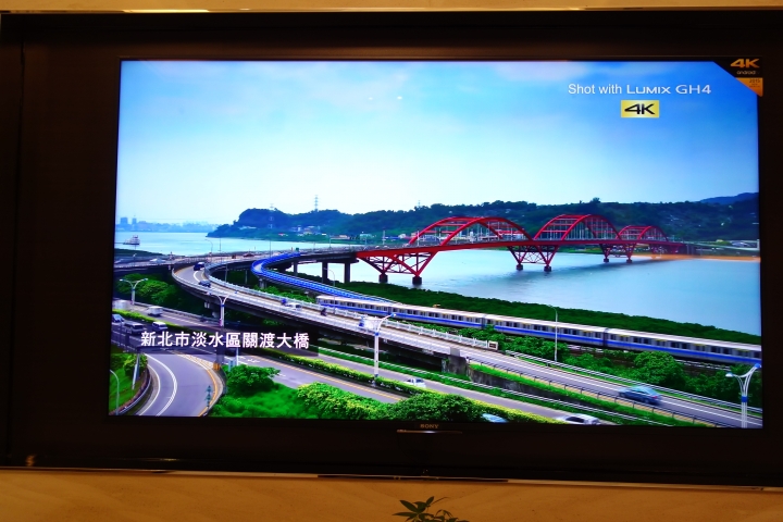 不專業的開箱SONY 65X8500C