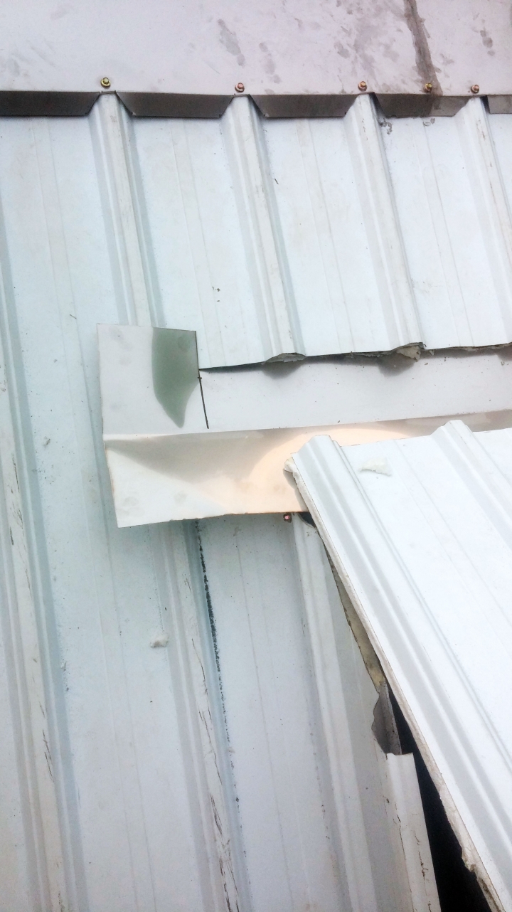 [DIY]老屋屋頂鋪設彩色鋼板