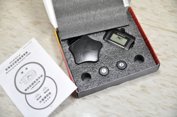 原本只想裝車充 結果一路裝到胎壓偵測器【SUMOLE TPM-1】