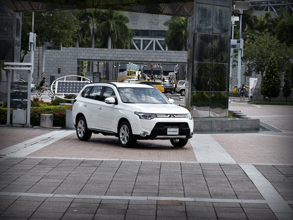 Mitsubishi OUTLANDER駕馭視界 空拍正妹、靓車體驗活動【IN 高雄】