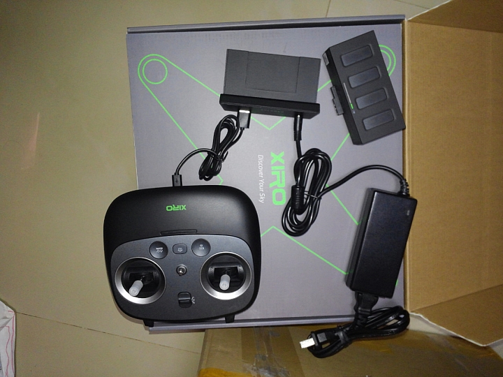 大家都分享DJI 大疆空拍機 我來分享零度智控 Xiro Xplorer V 不專業開箱