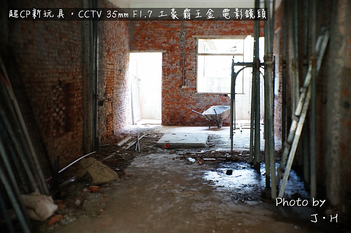 [開箱] 哈~7月中大陸玩買來的，CCTV 35mm F1.7 土豪霸王金 IN NEX5N