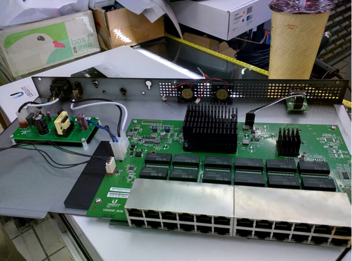 ubnt 優比快 24 port L3 switch es-24-lite 簡短開箱文