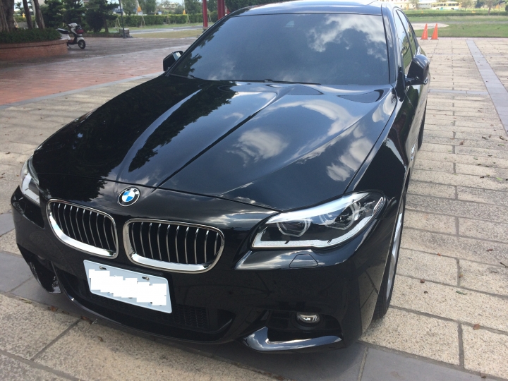 [分享]今天交車嚕520i，簡易開箱新開始，2017新增升級HUD+EVO ID6 CAR play上身
