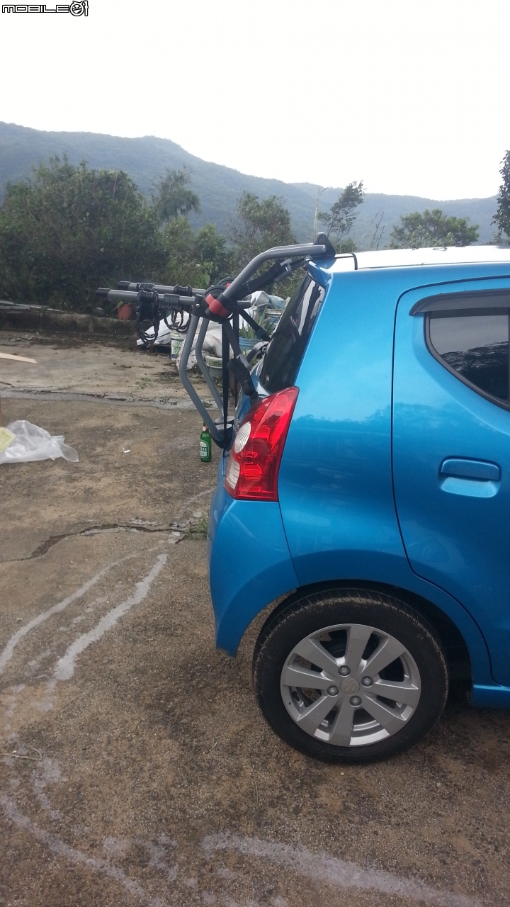 小型掀背車安裝攜車架(yakima)實照圖