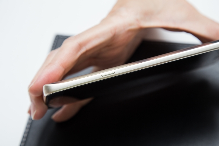 Samsung Galaxy Note 5 小小兵來開箱， 全機包膜保護不可少