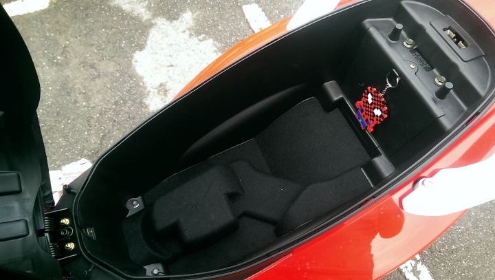 終於換我開箱啦  說新不新 說舊不舊 Racing 150 Brembo特仕版 紅白!!