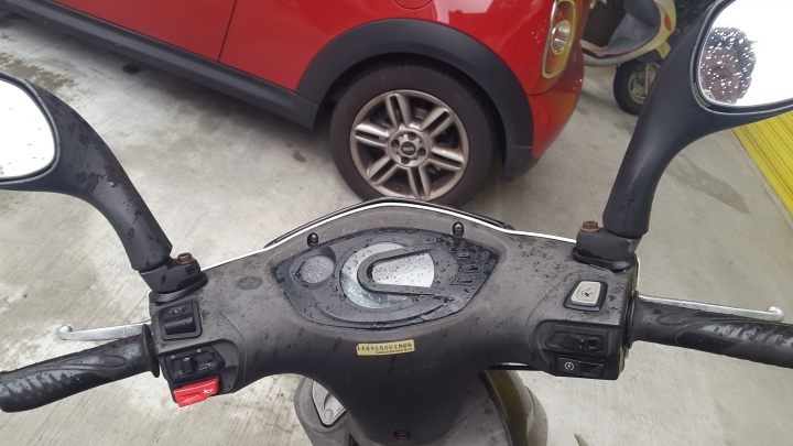 行車記錄器款式太多了~幫忙推薦跟分析 拜託拜託