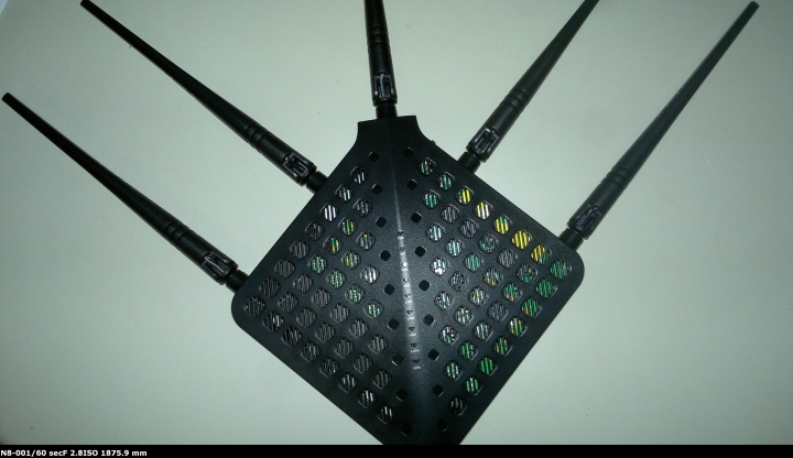 [開箱]魟魚來襲 Tenda FH1208 5天線