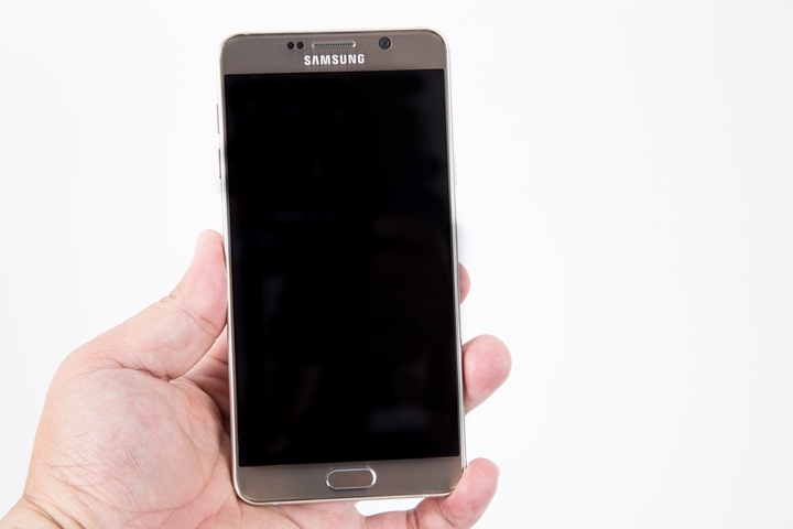 Samsung Galaxy Note 5 小小兵來開箱， 全機包膜保護不可少