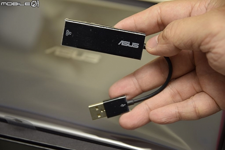 i5版的ASUS ZenBook UX305LA筆電微開箱