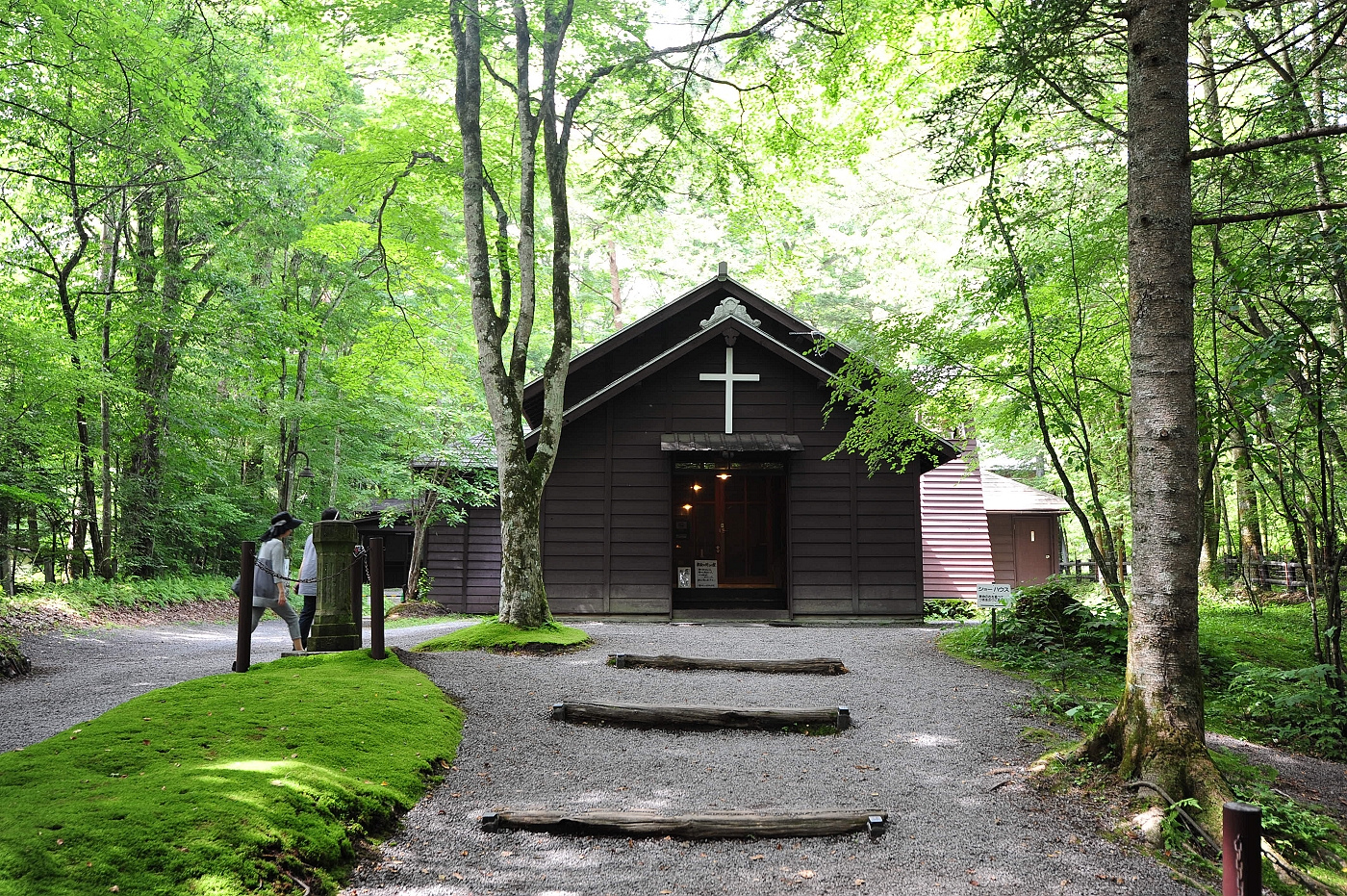 2015夏。日本輕井澤單車漫遊。人氣結婚式教堂_聖保羅教堂。走過一片綠意_雲場池。開啟了輕井澤作為避暑勝地_傳教士Shaw紀念教堂
