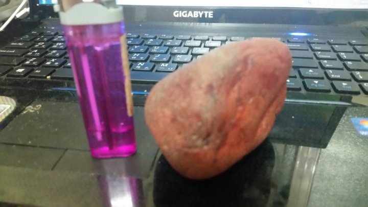 請問這是一顆什麼石頭??