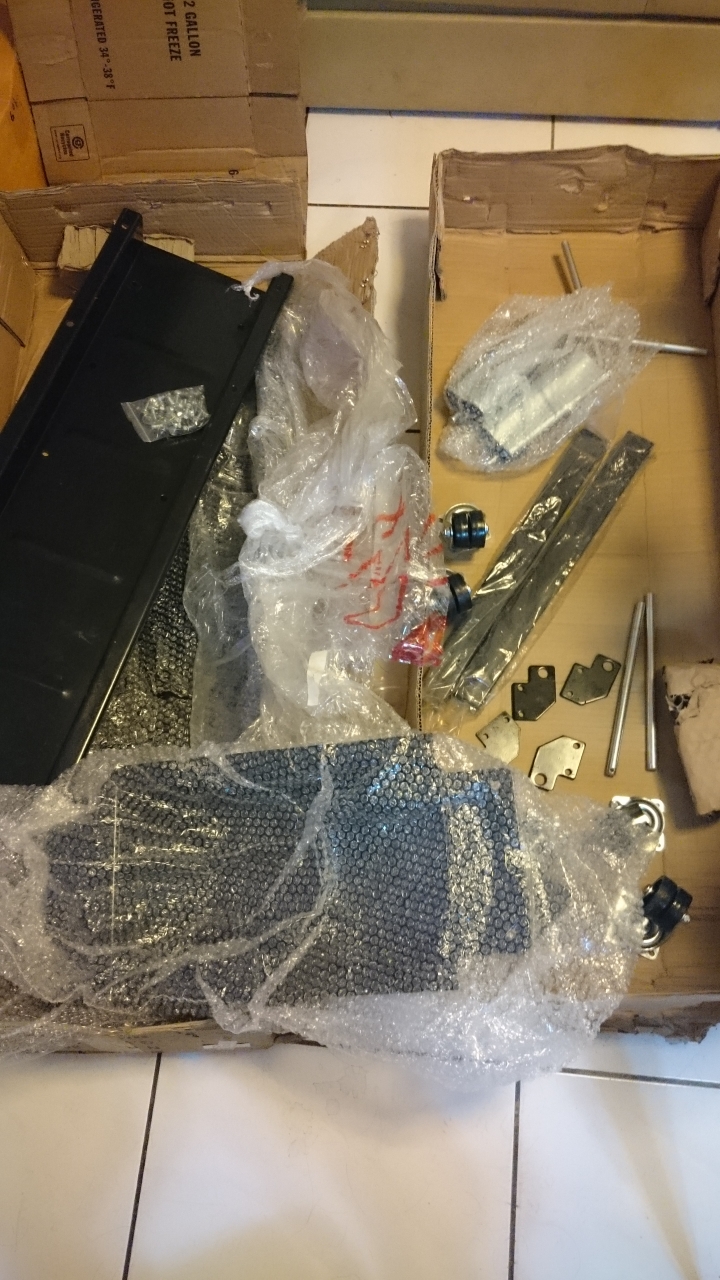 特殊型的重機駐車架(開箱)
