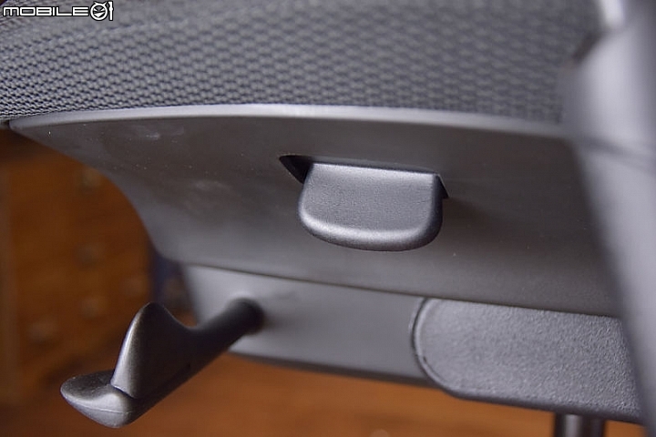 【開箱】第一張破萬電腦椅Herman Miller Sayl
