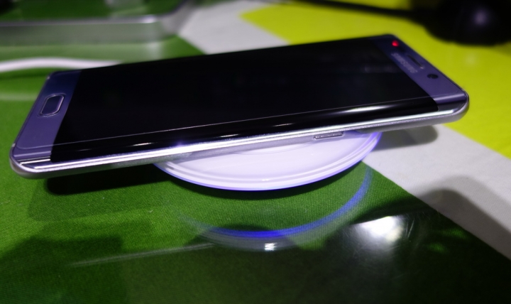 我也入手S6 EDGE PLUS 銀色...新增保護殼