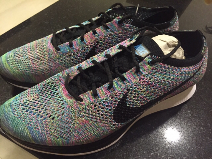 請問Nike FlyKnit Racer Multicolor 2.0 Rainbow這雙鞋有人知道嗎