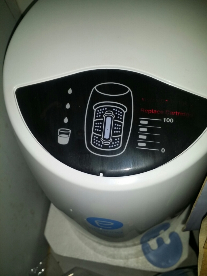 有熟悉安麗淨水器的嗎？想詢問一台安麗淨水器的幾個問題