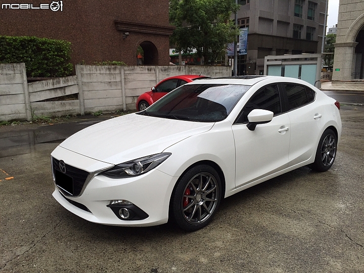 [簡易開箱] New Mazda 3 四門白色頂級款 (4D白)