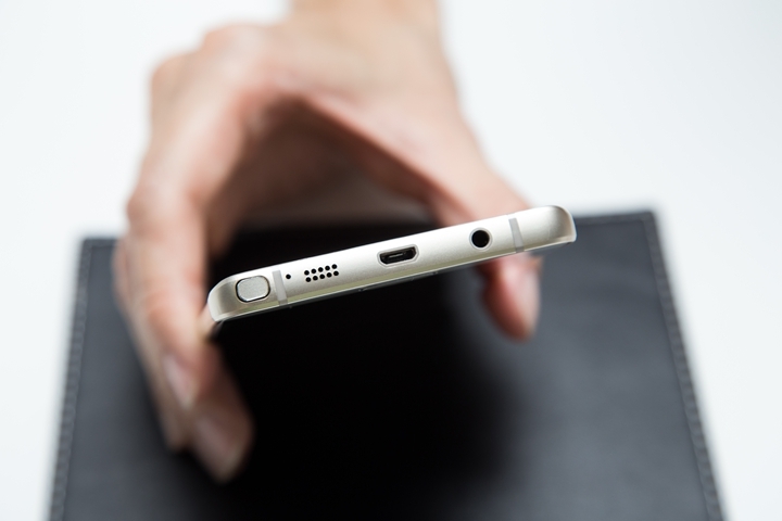 Samsung Galaxy Note 5 小小兵來開箱， 全機包膜保護不可少