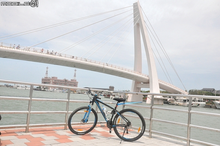 【8/18新增Big.Nine 70開箱照片】胖子終於要買登山車~拜託大家幫我比較看看給點意見~感謝!