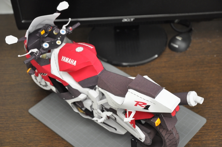 紙模型上亮光漆問題,順便分享作品YAMAHA YFZ-R1