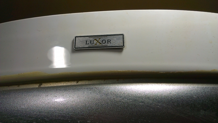 (有圖)新買房子的衛浴有一組站立式按摩乾濕分離設備[LUXOR品牌]請問怎麼使用? 還有該如何保養? 這玩意兒好像不太實用...一堆水垢