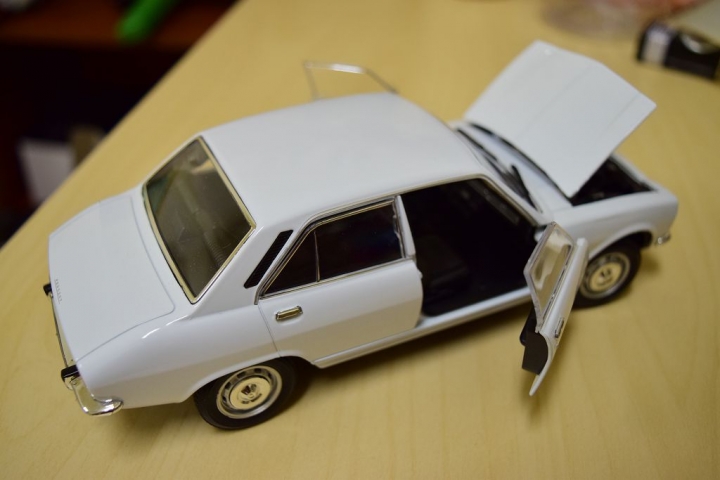 Peugeot 504 1:24 經典重現