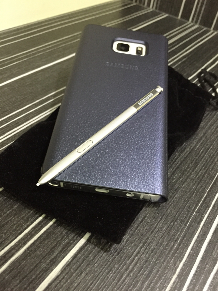 Note 5 (白）加 原廠皮套 （藍黑）