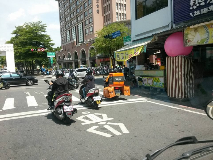 機車加裝左右側的置物籃，法規是否允許?