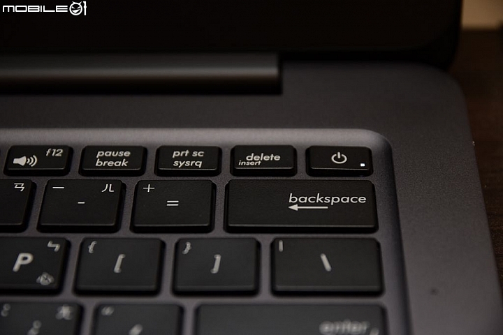 i5版的ASUS ZenBook UX305LA筆電微開箱