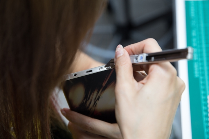 Samsung Galaxy Note 5 小小兵來開箱， 全機包膜保護不可少