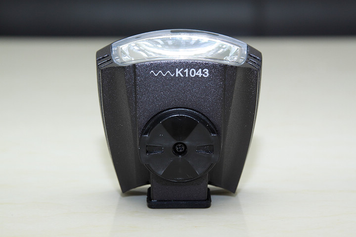 BENEX 的長續航力款車燈 ET-3150 實測