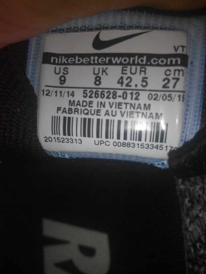 請問有人知道這雙nike flyknit racer真假嗎？