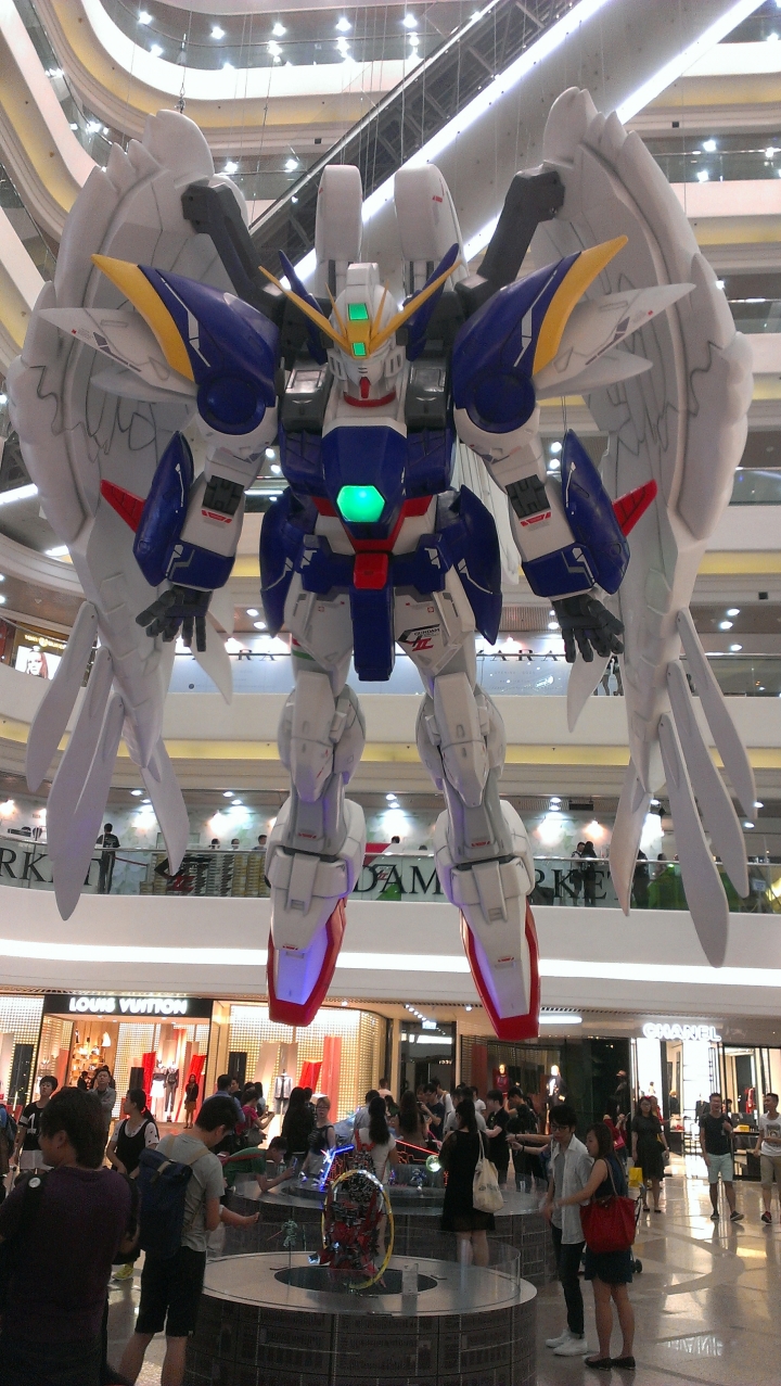 時代廣場鋼彈展~內有大隻飛翼零式特裝.....