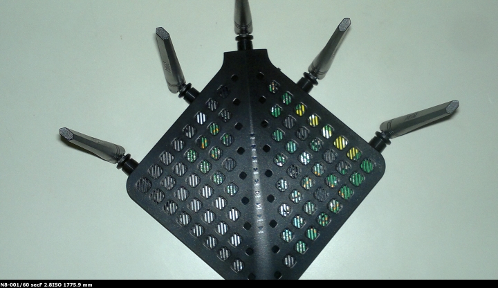 [開箱]魟魚來襲 Tenda FH1208 5天線
