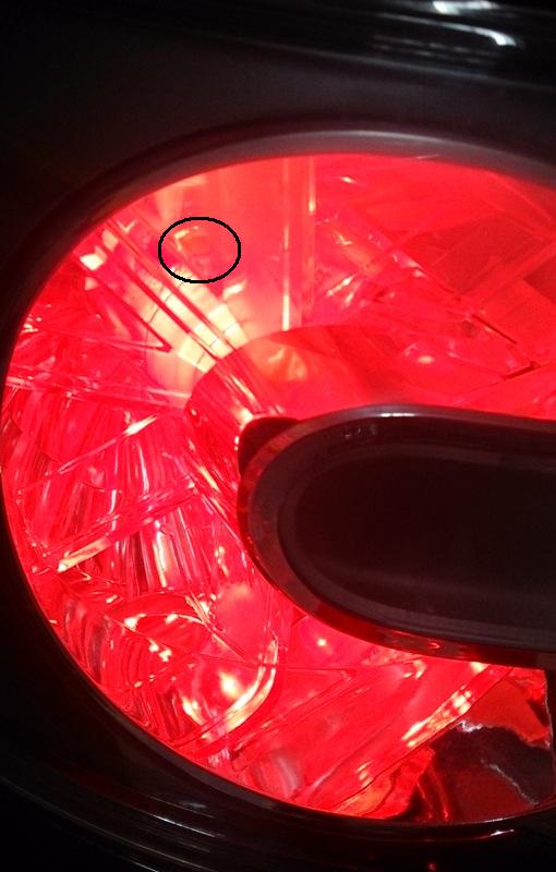 CX7後燈會燒破洞,同款車主請問是否也有??