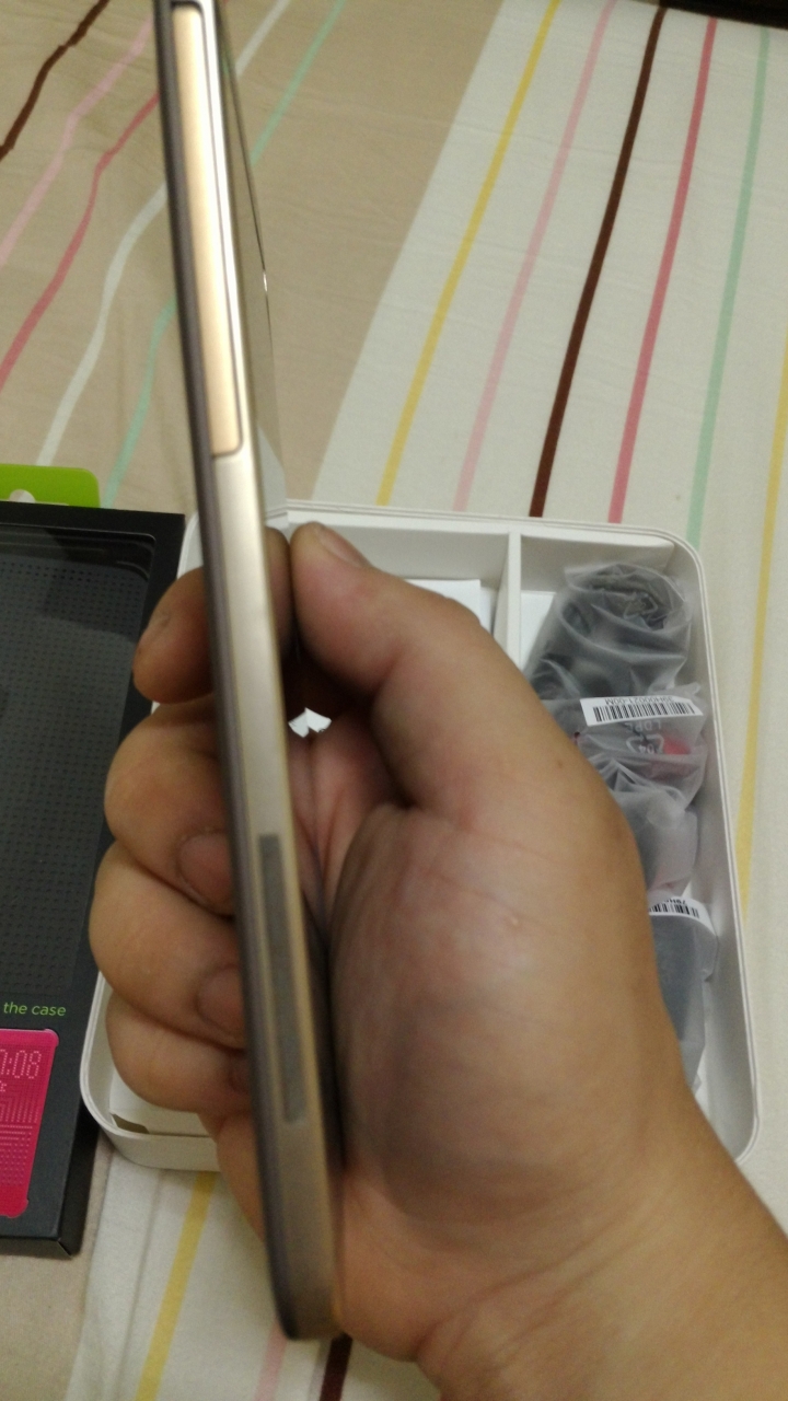 老兵HTC 826浸水報銷，one E9+ 新兵報到!