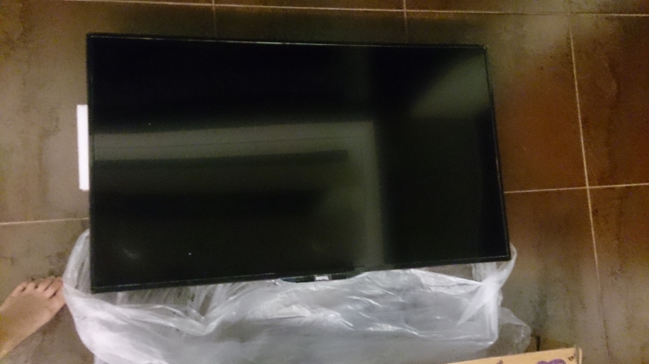 我的BENQ 43RH6500 面板破裂, 煩惱中....