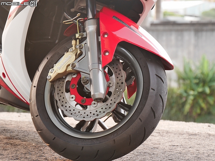 終於換我開箱啦  說新不新 說舊不舊 Racing 150 Brembo特仕版 紅白!!