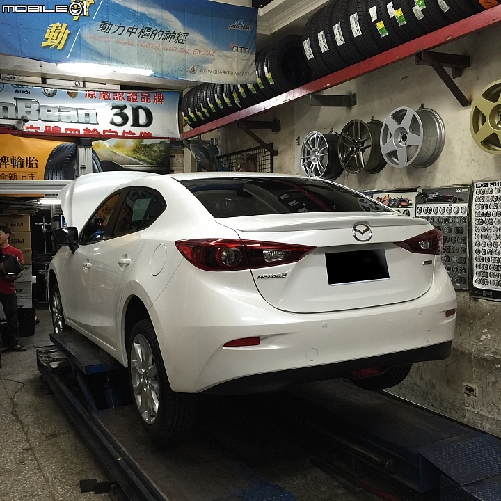 [簡易開箱] New Mazda 3 四門白色頂級款 (4D白)