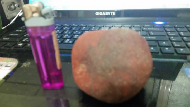 請問這是一顆什麼石頭??