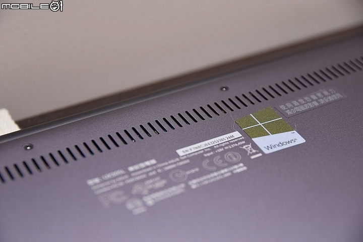 i5版的ASUS ZenBook UX305LA筆電微開箱