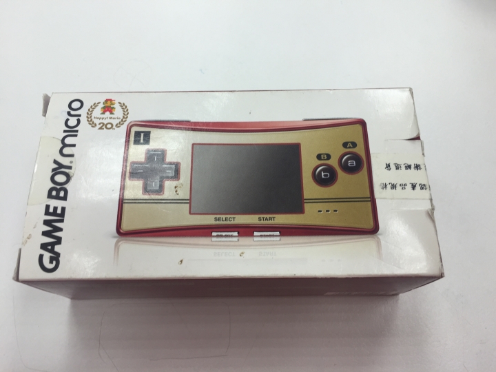 Game boy micro.  20週年紅白機。