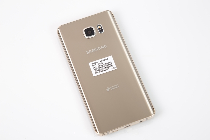 Samsung Galaxy Note 5 小小兵來開箱， 全機包膜保護不可少