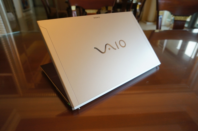 [開箱] 金色燦爛 ─ 橫跨太平洋的藝術極致 VAIO Z13 (美版)