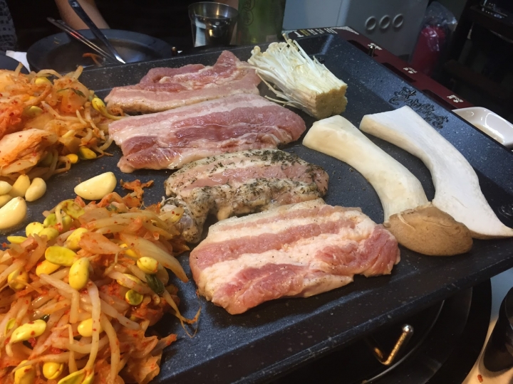 [食記] 韓國八色烤肉。搶鮮品嚐!東區美食、中秋節吃烤肉好選擇!