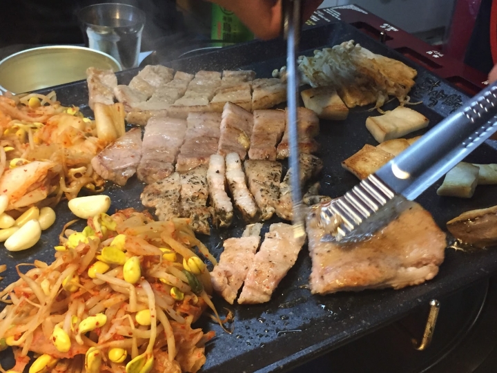 [食記] 韓國八色烤肉。搶鮮品嚐!東區美食、中秋節吃烤肉好選擇!