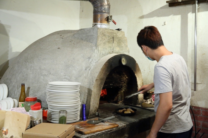 [新北]板橋龍眼樹窯烤手工披薩pizza,平價又美味的披薩  by蛋拔