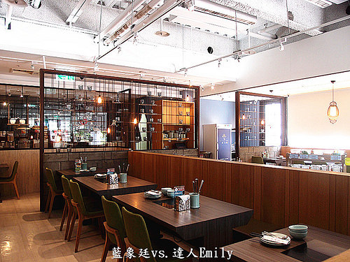 【台中美食】:藍象廷泰式火鍋中友店,食材佳,沾醬優,雙人團購券9吃到飽喔!